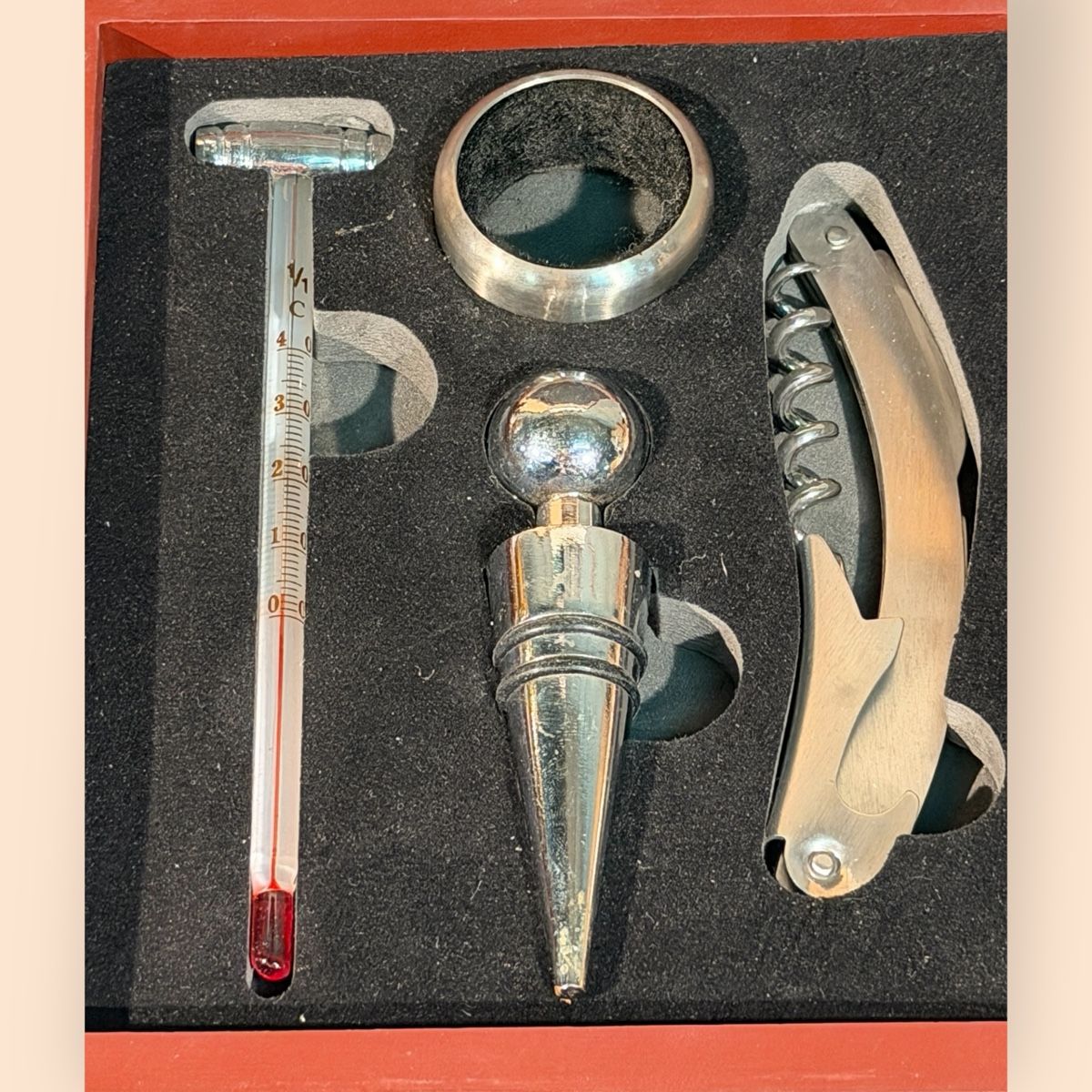 Apribottiglie & Tappi per chiusura: Wooden Wine Accessory Set - Corkscrew, Thermometer – Usato da Lausanne venduto da artnouveau04 1