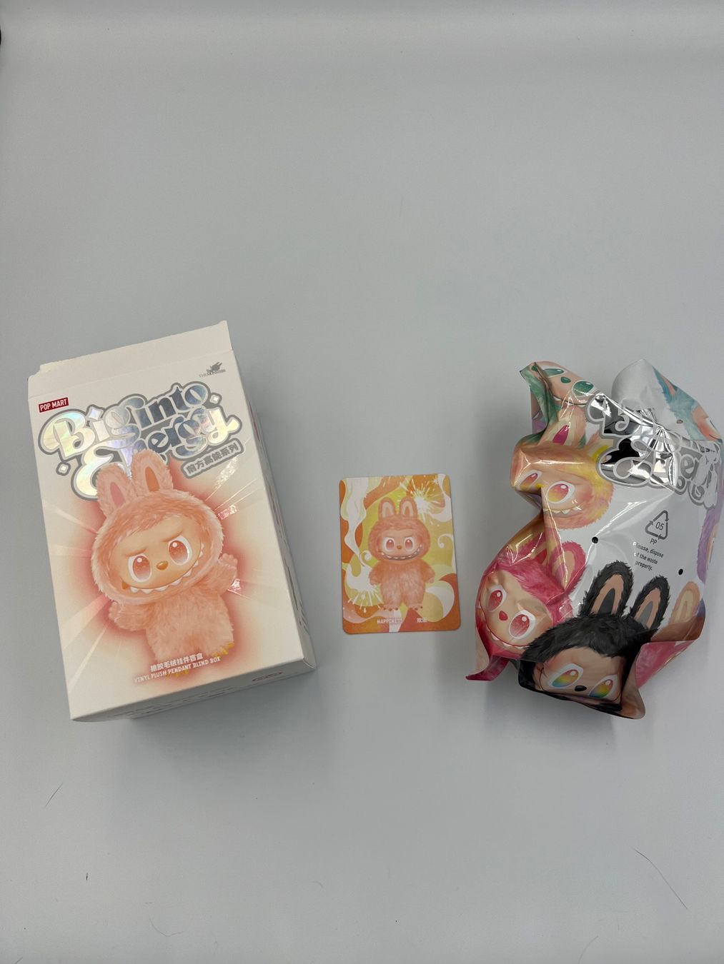 Pop Mart Figuren: Labubu Big Into Energy Happiness – Neu und originalverpackt aus Bern von SneakerheavenLT 1