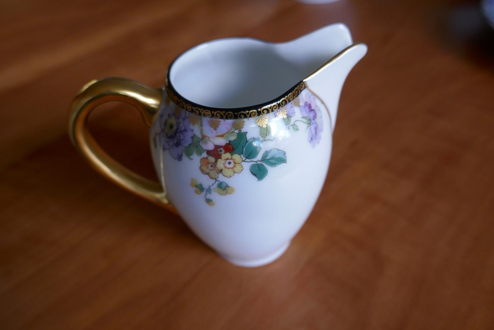 Services de table: Teeservice mit Blumenmuster und Goldrand – D'occasion à lenzburg par sariro 5