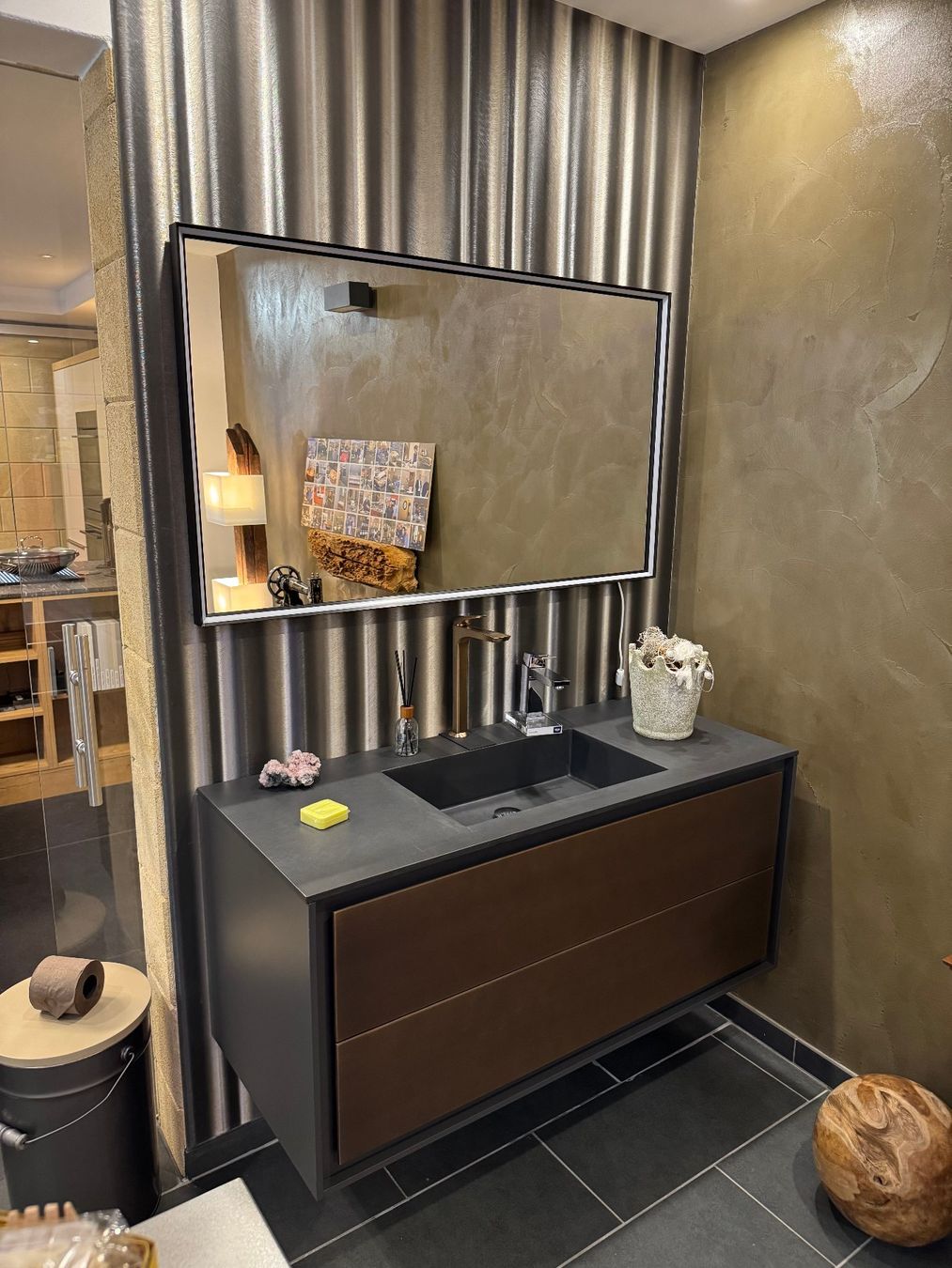 Mobili per bagno: Elegantes Badmöbel Schwarz und Bronze – Nuovo (secondo la descrizione) da Berikon venduto da al7_7jyx 2