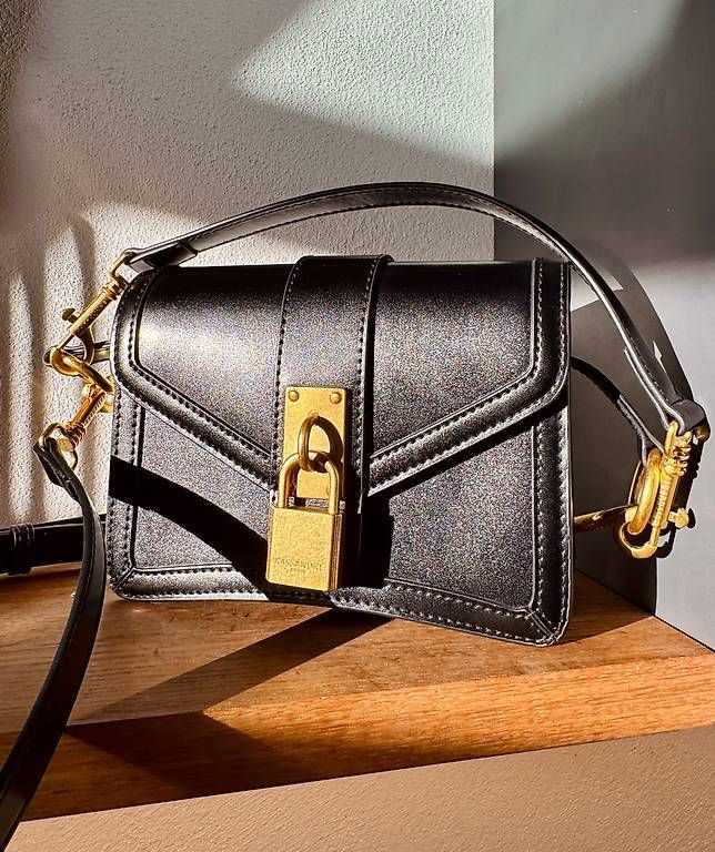 Taschen für Damen: Kassandre Paris Mini Sac Locket Bag Black Neu – Gebraucht aus Gossliwil von hitsarthur