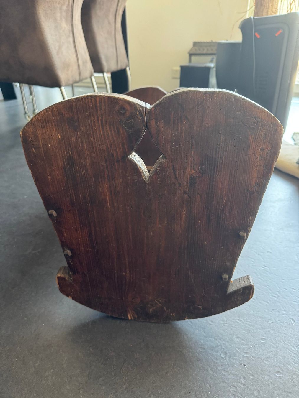 Giocattoli: Rustikale antike Holzwiege im traditionellen Bauernstil – Usato da Oberrohrdorf venduto da ker_5h67 2