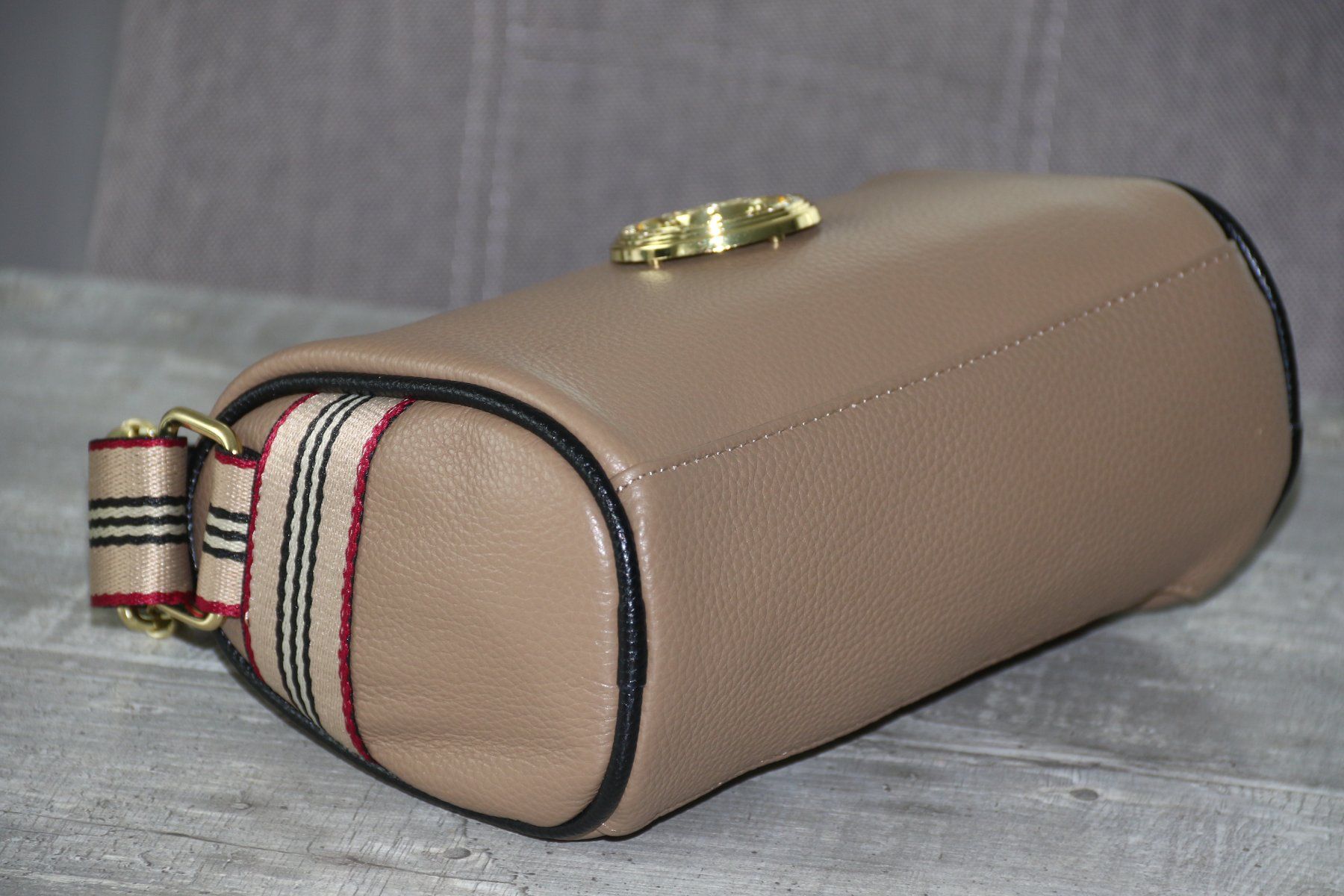 Borse da donna: Neue hübsche echt Ledertasche – Nuovo e nell'imballaggio originale da Oberwil-Lieli venduto da Svetlana28 6