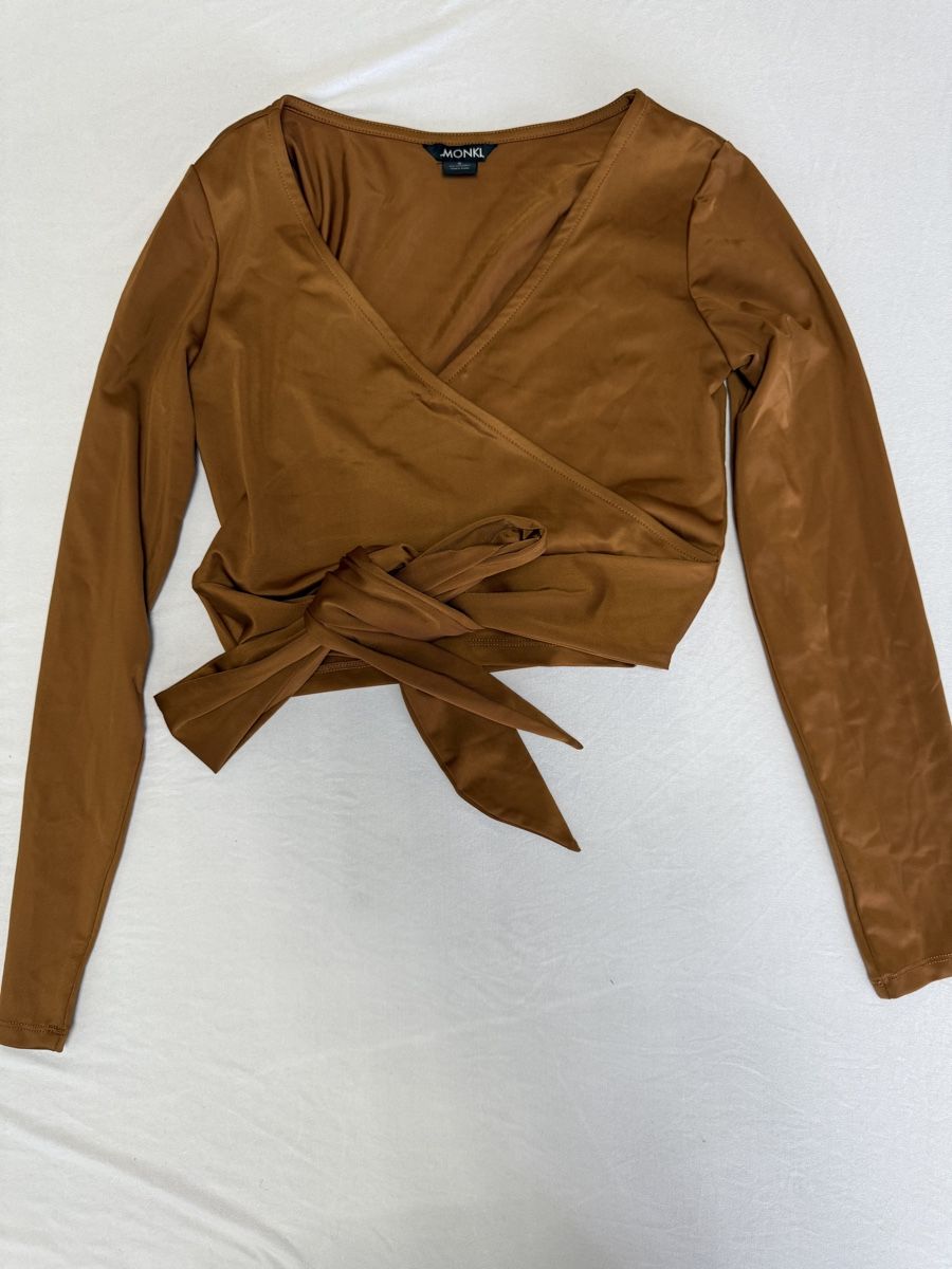 Monki Blusen: MONKI Damen Wickelbluse braun Grösse S  – Neu (gemäss Beschreibung) aus Winterthur von fij_f65r 1