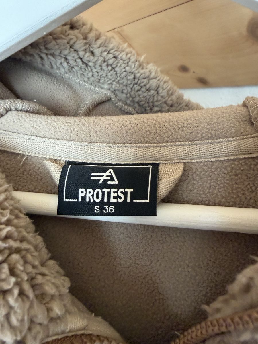 Protest Vestes: Teddyjacke Protest – D'occasion à Rüderswil par dariasophialuisa 1