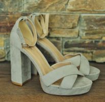High Heels / Pumps grau Gr. 39 NEU About You