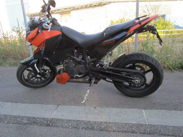 KTM Route: KTM 690 Duke defekt als Ersatzteilspender oder für Export – Défectueux à St. Gallen par Moser13 1