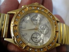 SCHÖNE WATCH GRÖÖSE HERREN UHR.QUARTZ .VIEL STEIN. LÄÜFT