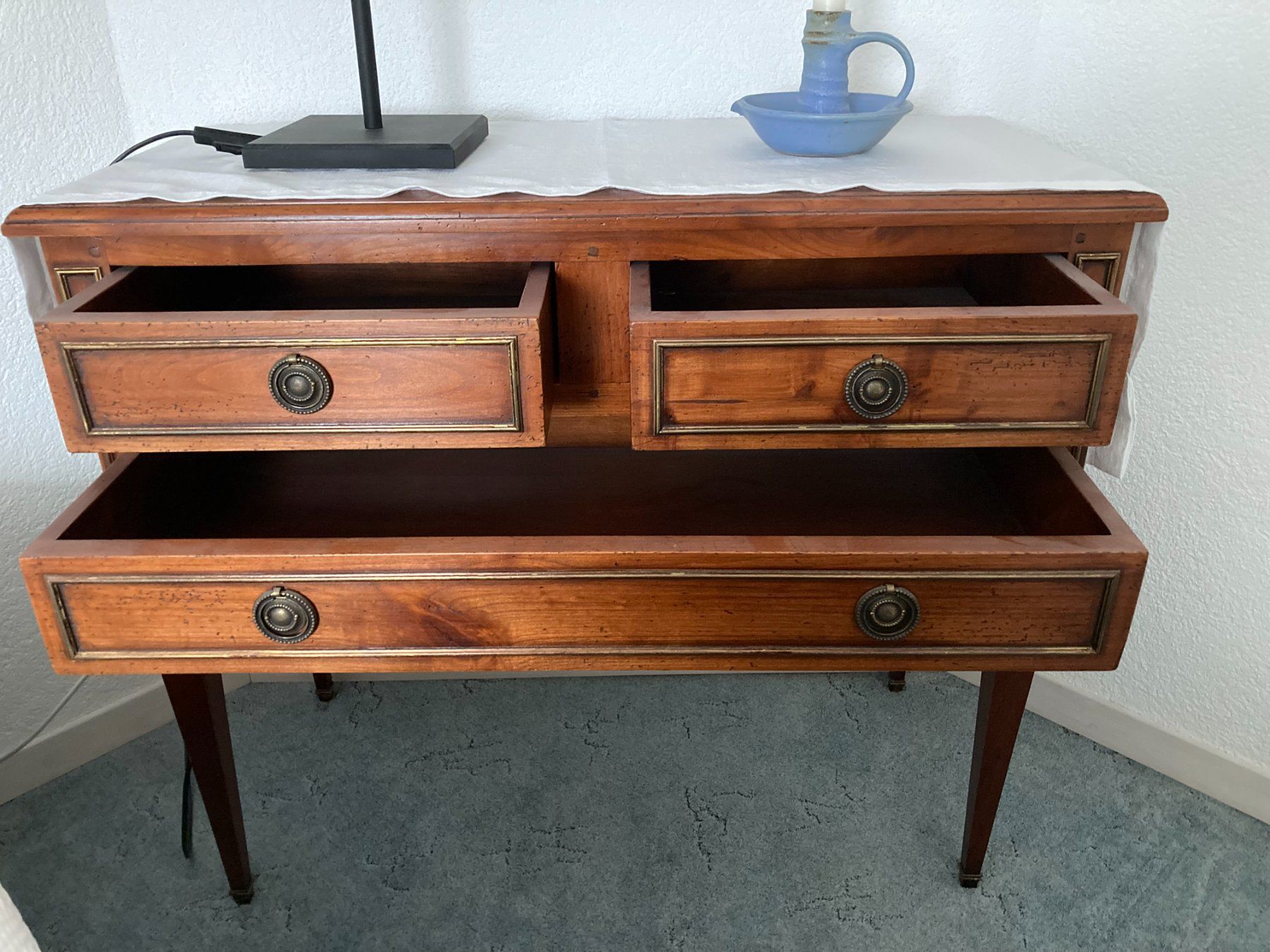 Cassettiere: massive Kirschbaum Kommode mit Bronzefilet – Usato da Zuchwil venduto da Mauz2 1