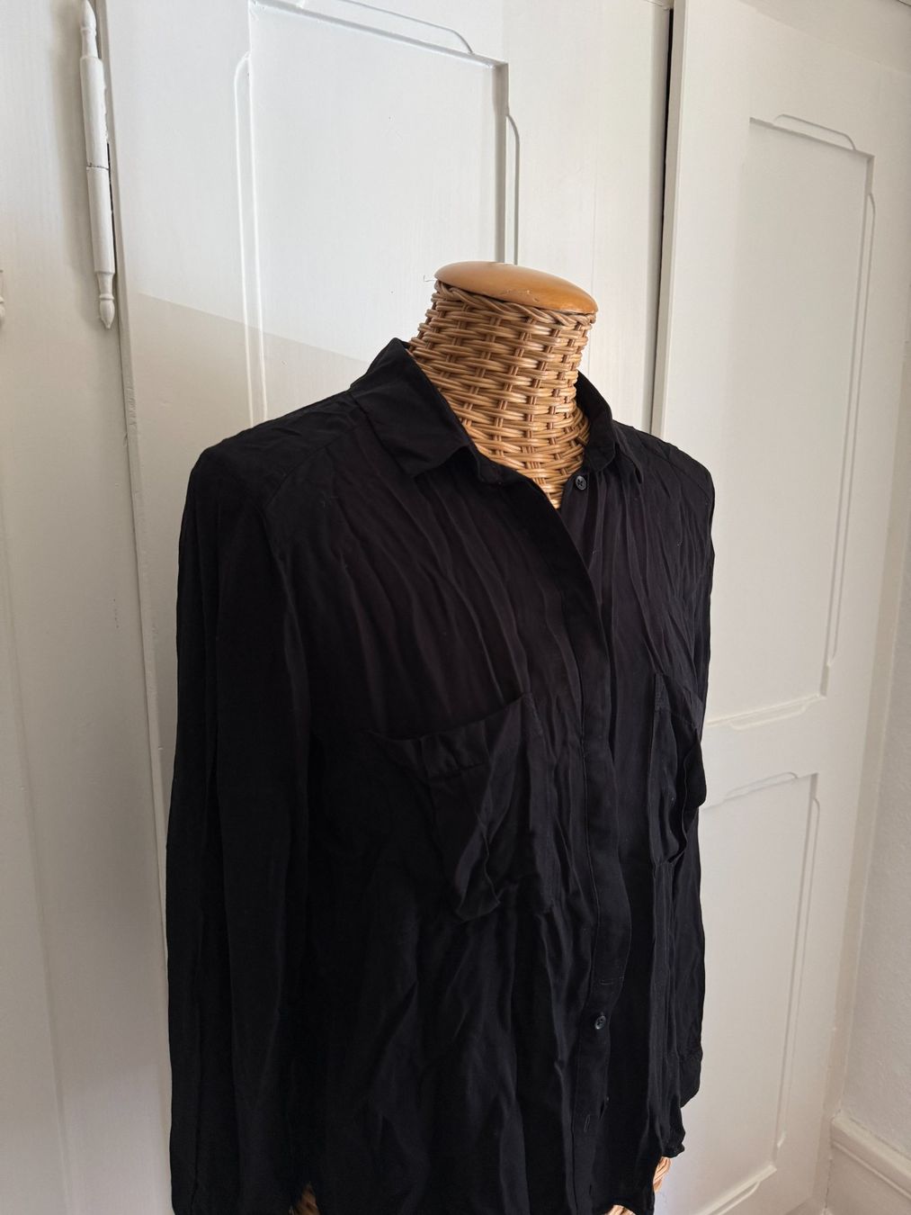Bershka Camicette: BERSHKA - Bluse schwarz fliessend XS – Usato da Zürich venduto da Diazaio 1