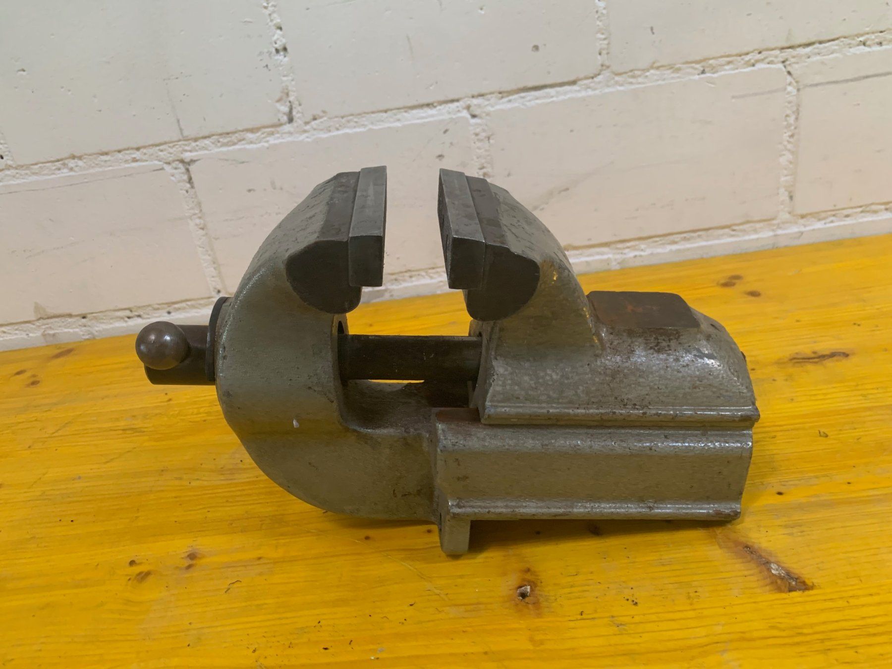 Gressel Tous les outils: Schraubstock Gressel / Sulzer Eelektroguss – D'occasion à Wallisellen par zappenduster 1