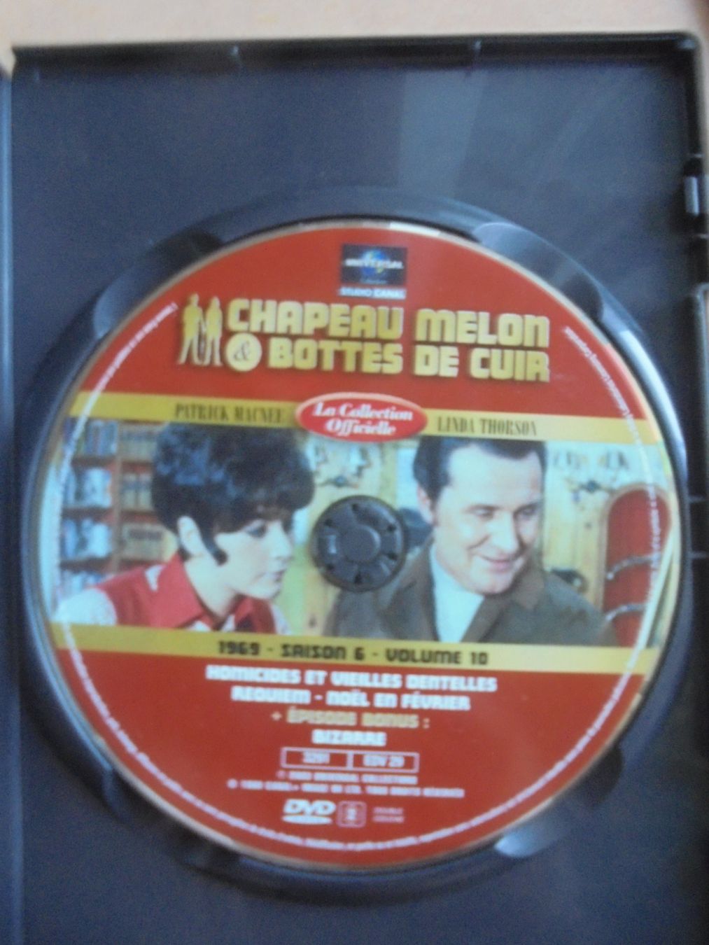 Tutti i DVDs: Chapeau Melon et Bottes de Cuir " saison 6, volume 10 " – Usato da Crissier venduto da Promopost 2