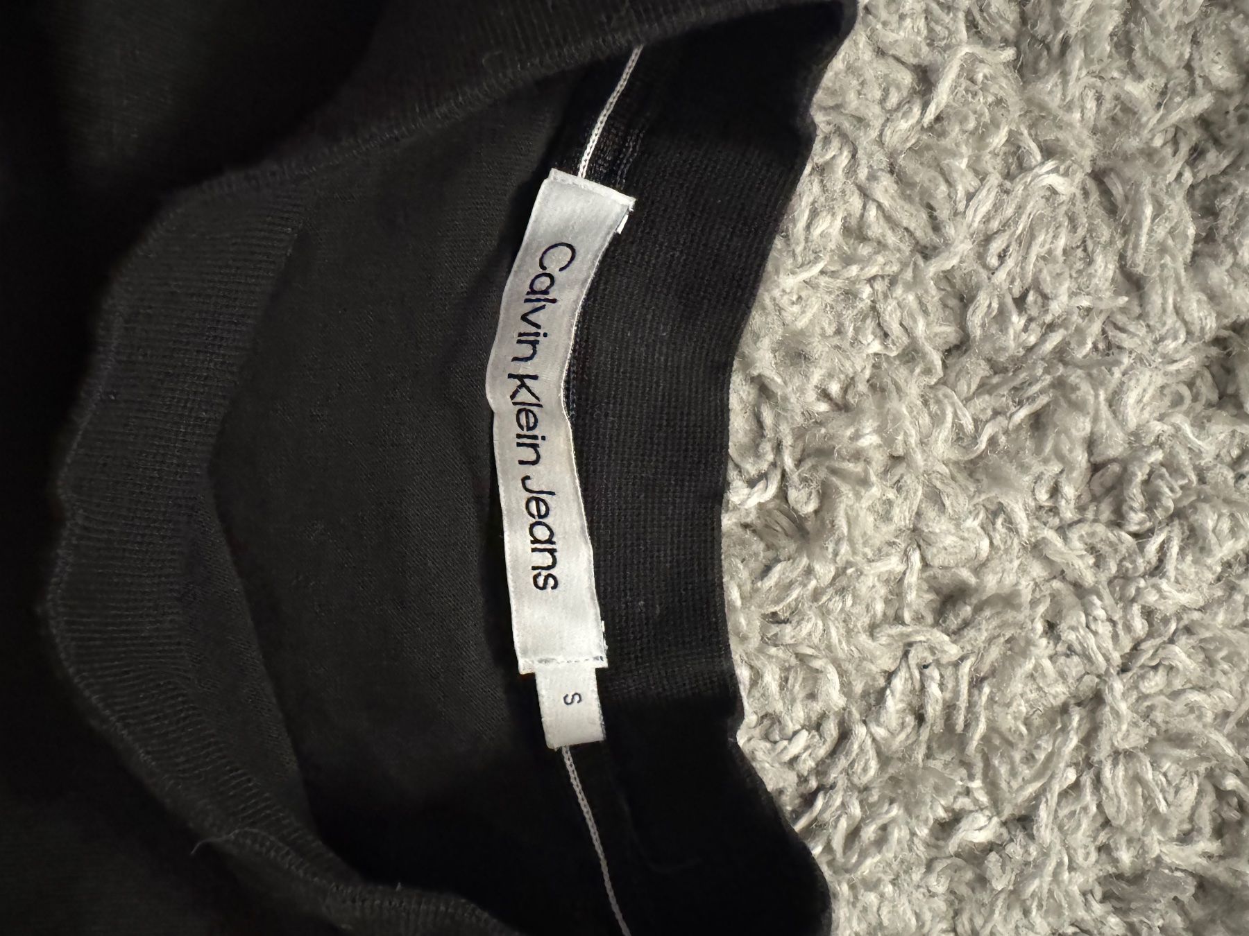Calvin Klein T-Shirts: Calvin Klein Shirt ungetragen – Neu (gemäss Beschreibung) aus Römerswil LU von oli_9hd5 1