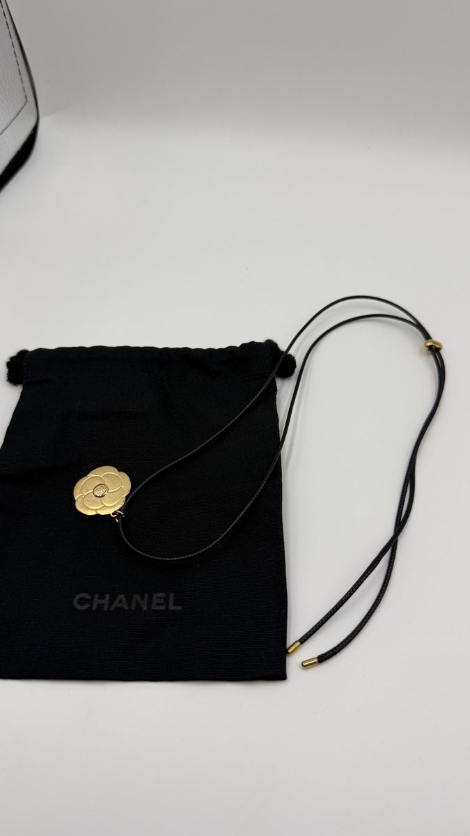 Catenine: Chanel Camellia Flower Necklace - – Nuovo (secondo la descrizione) da Chur venduto da Madeys 3