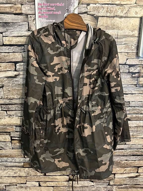 Jacken: Regenjacke Gr. S military Look – Gebraucht aus Wettingen von Hasta80