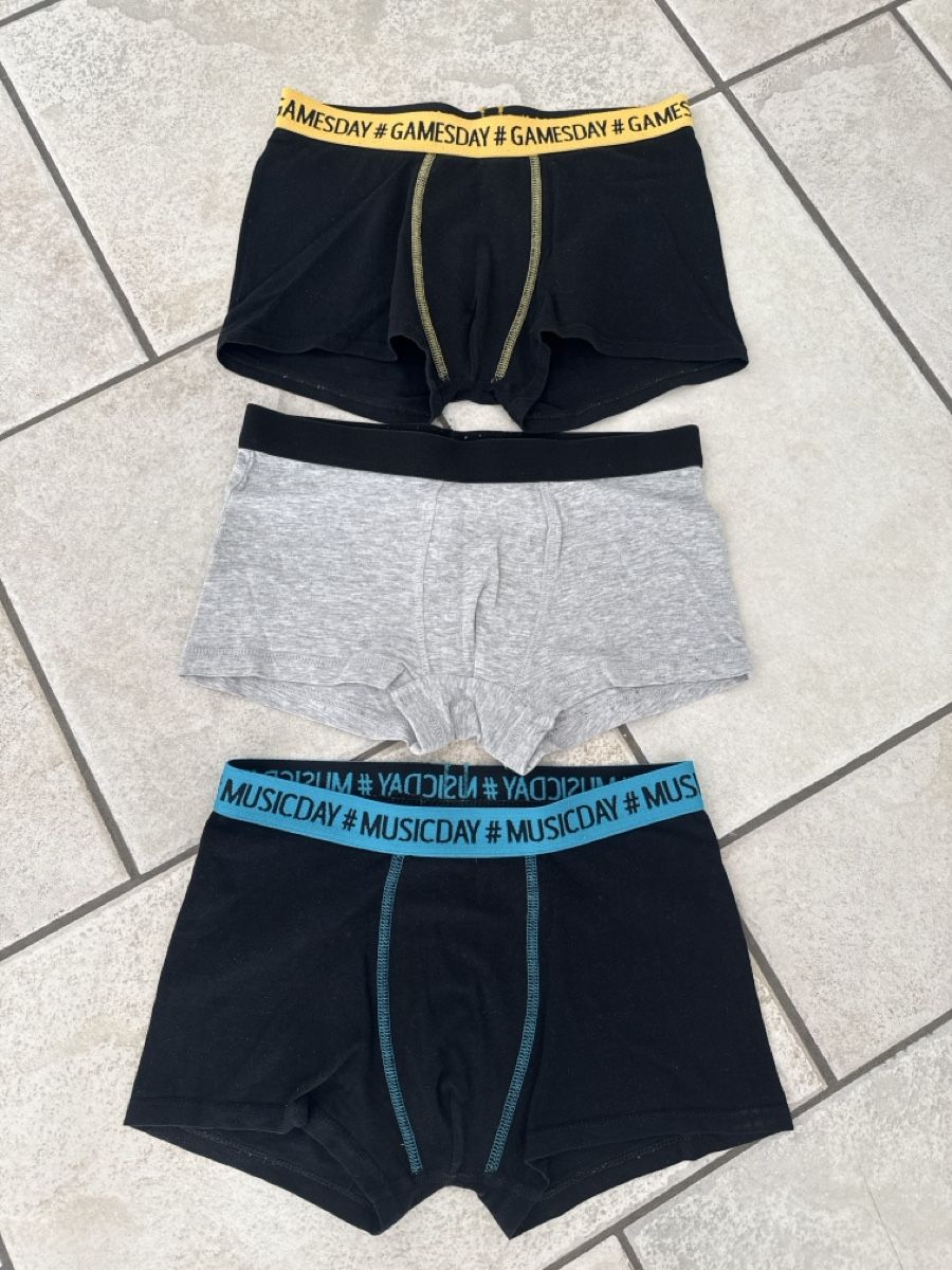 Unterwäsche: Unterhose Gr.146-152. Brief 3.00 Fr. – Gebraucht aus Waltenschwil von lina-04 2