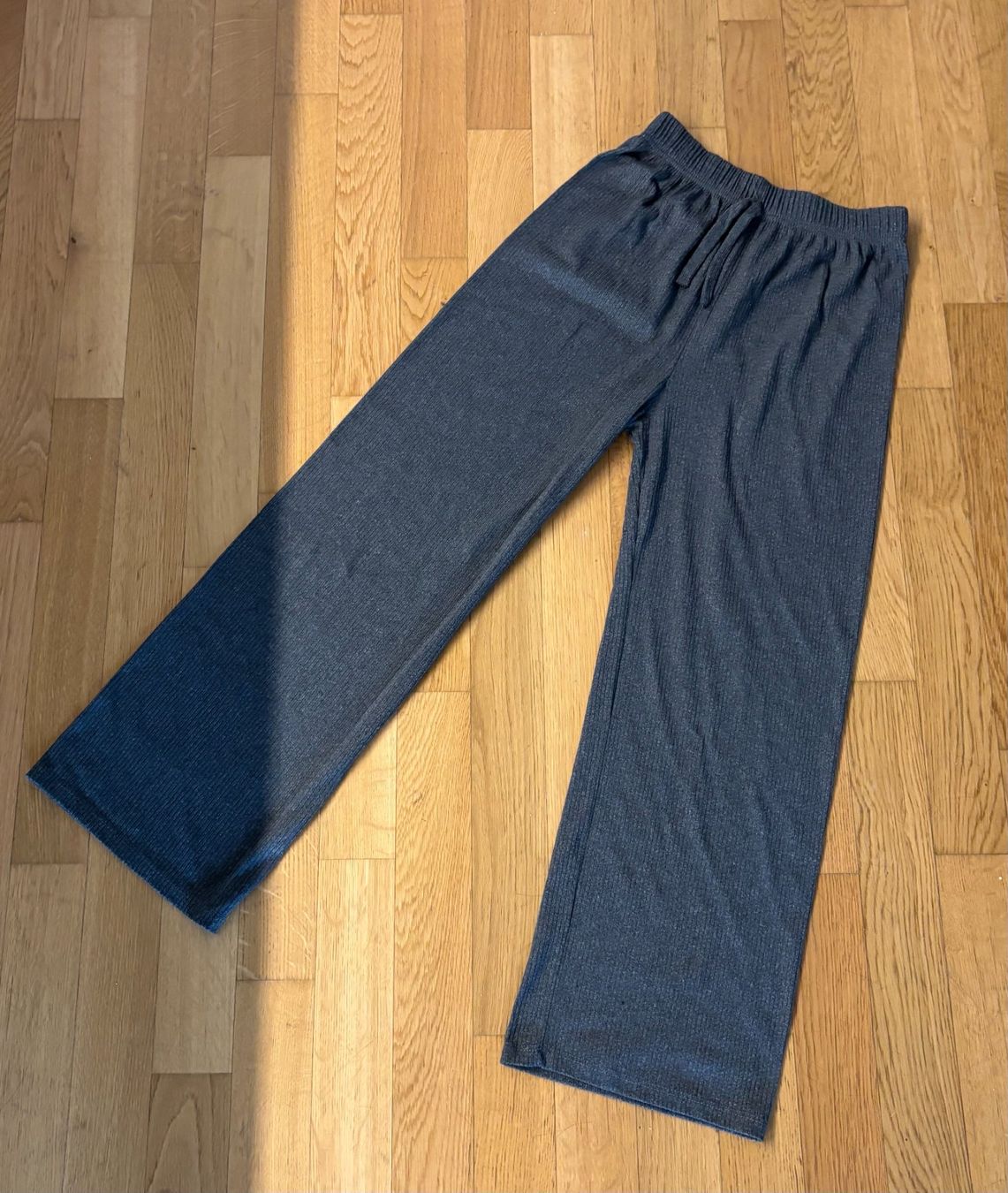 Pantaloni: Culotte Hose / Dunkelgrau – Usato da Winkel venduto da masrisa