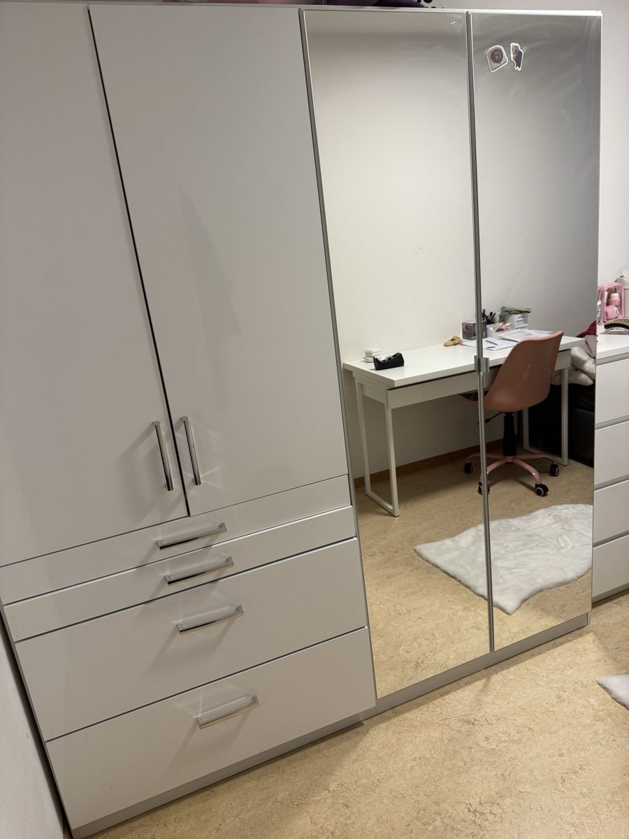 Armadi: Schrank – Usato da Zürich venduto da sduj 1