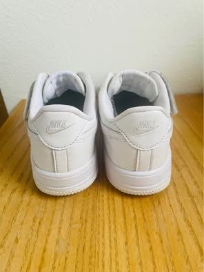 Nike Schuhe für Jungen: Baskets basses blanches Nike taille 35 – Neu (gemäss Beschreibung) aus Gland von Marisamendes 2