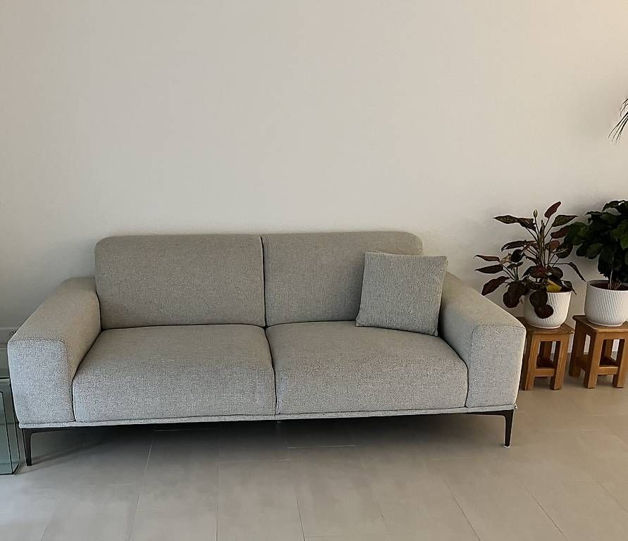 Maisons du monde Sofas: Sofa 2/3-Sitzer aus hellgrauem Stoff – Gebraucht aus Kloten von nin_hb6n 2
