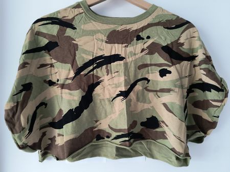 Damen Kurzarm T-Shirt Tarnmuster Gr. M Bershka
