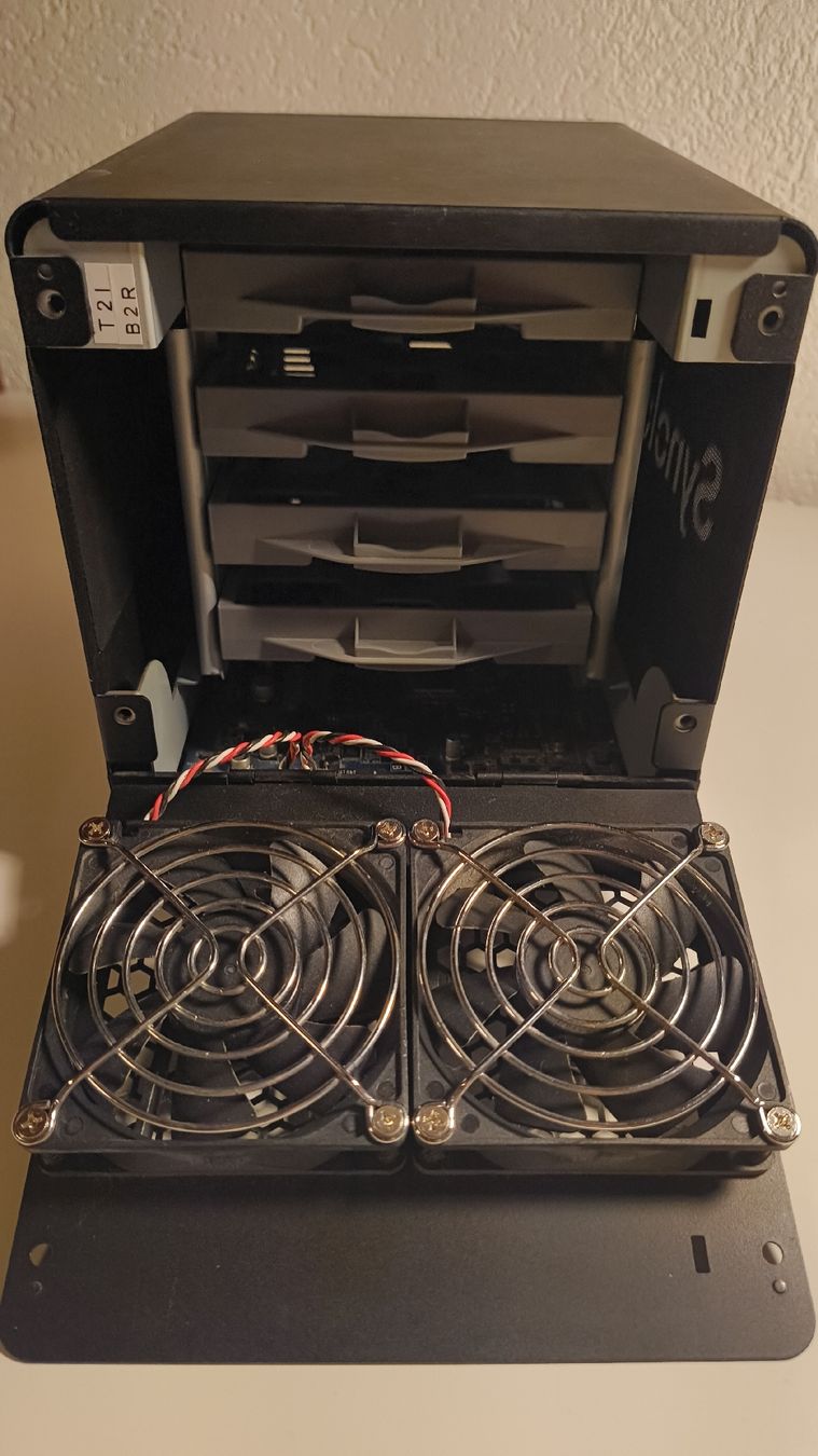 Synology Server: Synology DS414j – Usato da Lausanne venduto da Cedric. 4