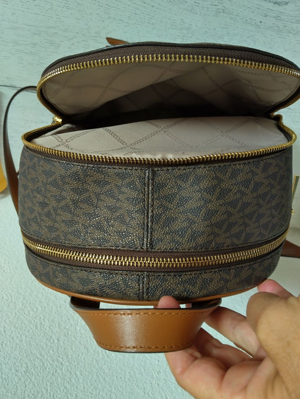 Michael Kors Sacs à dos: Michael Kors Rucksack/Tasche, braun – D'occasion à Full-Reuenthal par Ilor0309 3