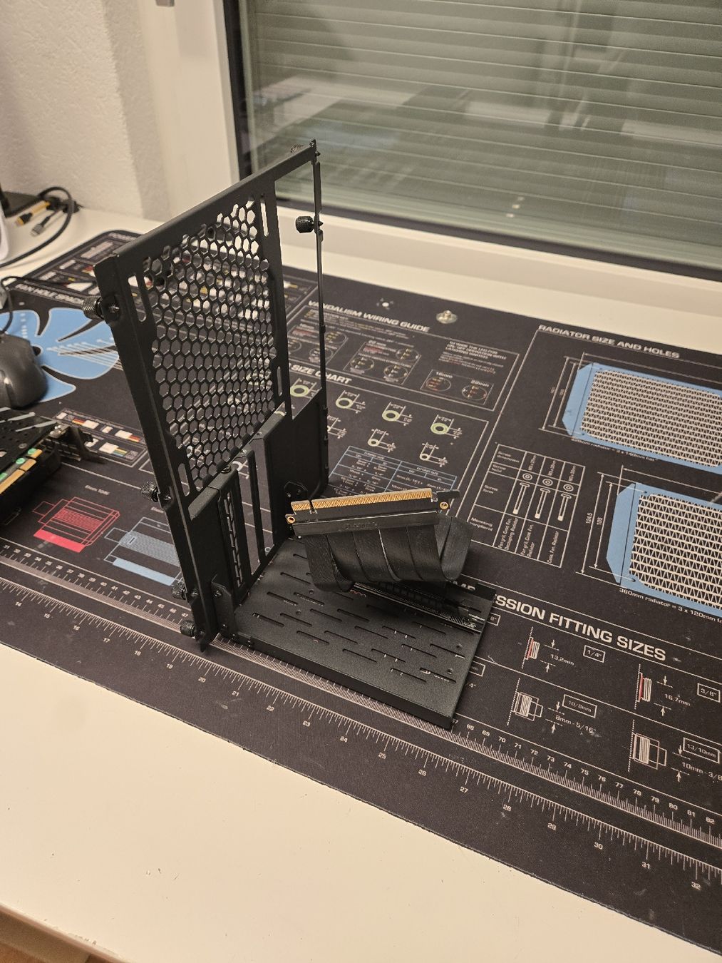 Lian Li Custodie: LianLi O11 Mini Vertical GPU halterung – Usato da Diepoldsau venduto da FabianFr