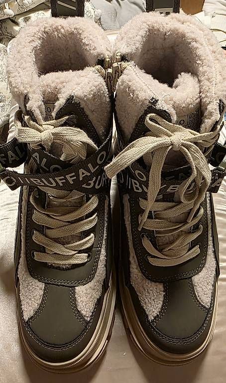 Buffalo Damenschuhe: Neue Buffalo Winter-Sneaker – Gebraucht aus Gansingen von kie_cpf6