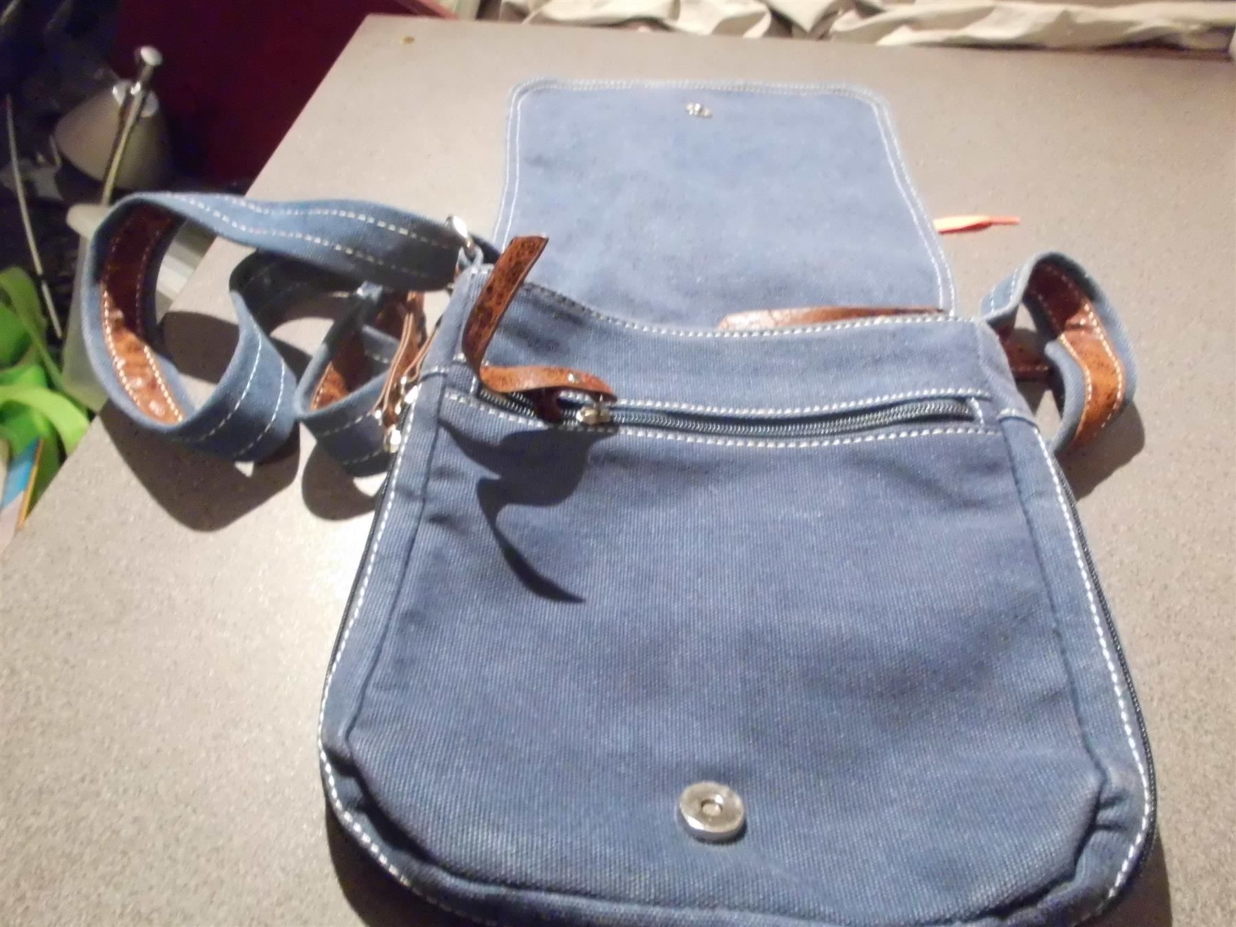 Taschen für Damen: Tasche Jeans / Turnschuhe – Gebraucht aus Zürich von abraxas1291 1