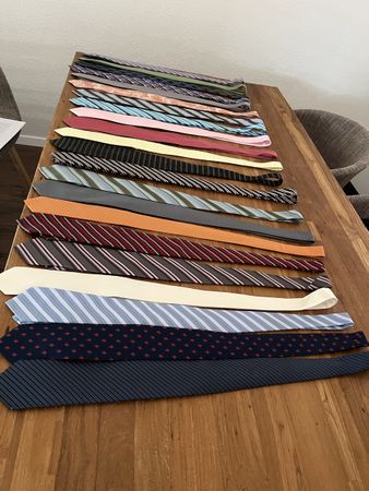 22 Krawatten Mix für Herren diverse Muster neuwertig