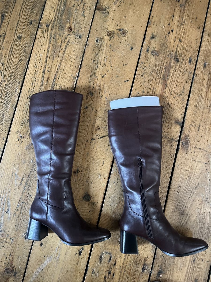 Damenschuhe: Knee height leather brown boots – Gebraucht aus Basel von car_k92g