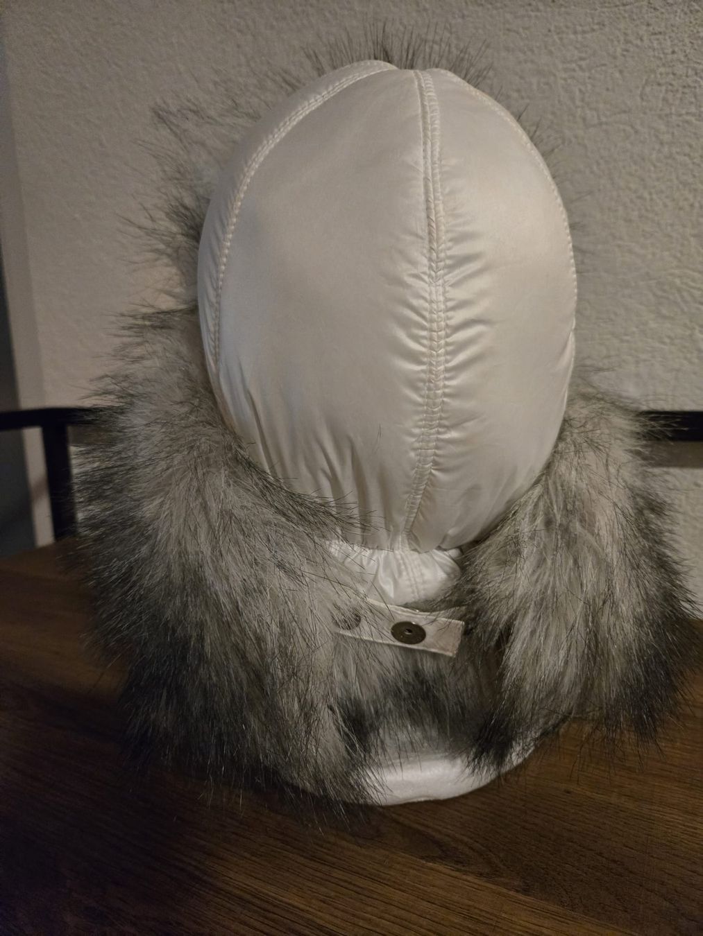 Copricapi, berretti & cappellini: Warme Wintermütze Kunstfell weiss – Usato da Rheinsulz venduto da Dred 5