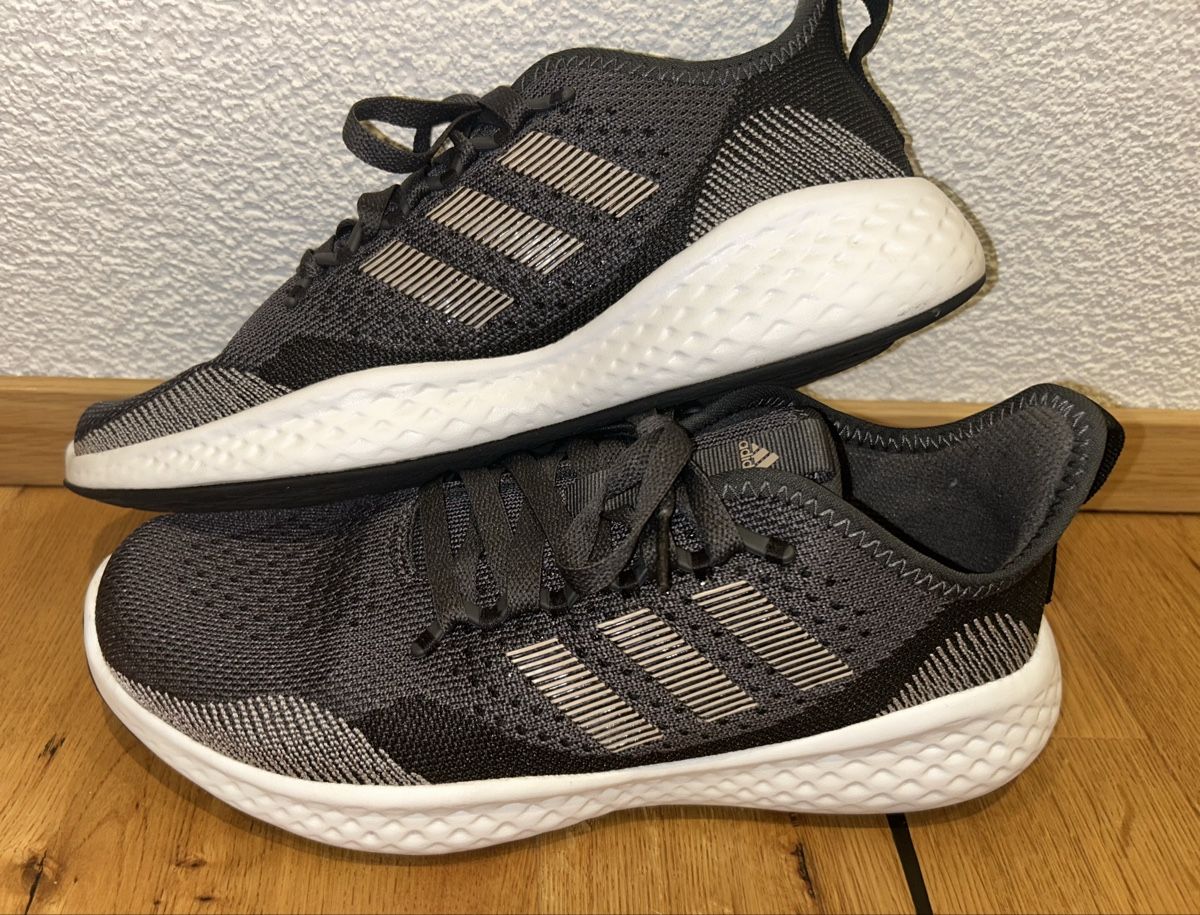Adidas Scarpe da donna: 1x getragener Adidas-Sneaker Gr. 40 – Usato da Thundorf venduto da pat_6pgv