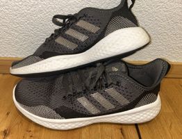 1x getragener Adidas-Sneaker Gr. 40