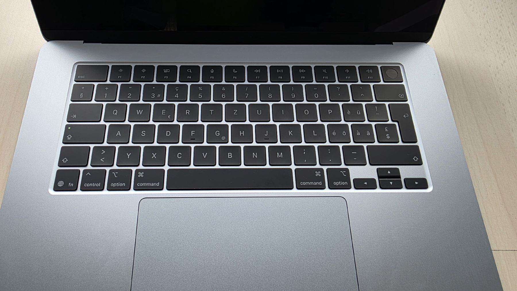 Apple Notebook: MacBook Air M4 (2025) 15" – Nuovo (secondo la descrizione) da Glis venduto da Perrini 2