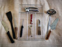 Lot d'ustensiles de cuisine vintage et panier séparateur