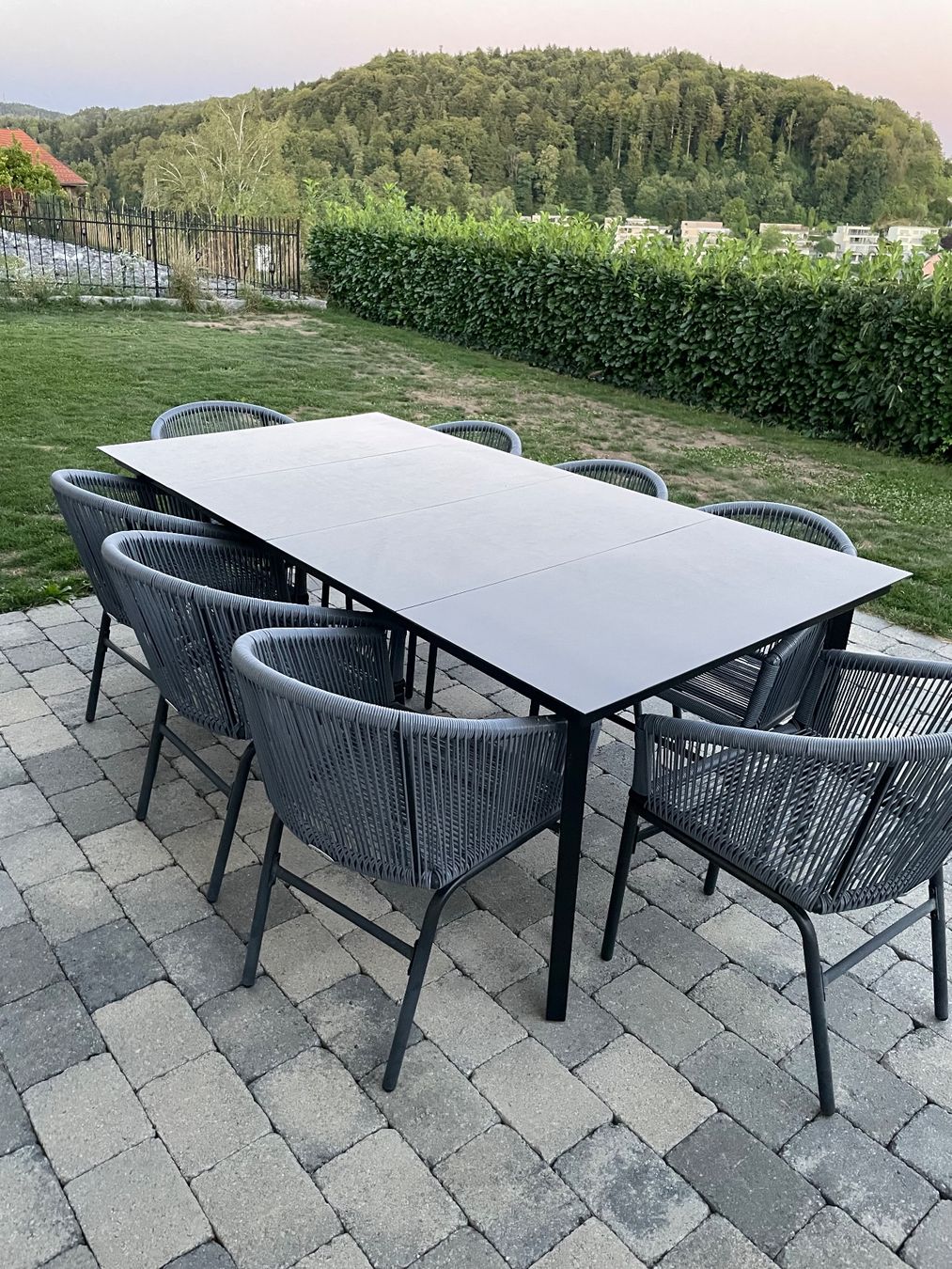 Set di tavolo e panche: Gartentisch mit 8 Stühlen dunkelgrau – Usato da Winterthur venduto da Ciccio73