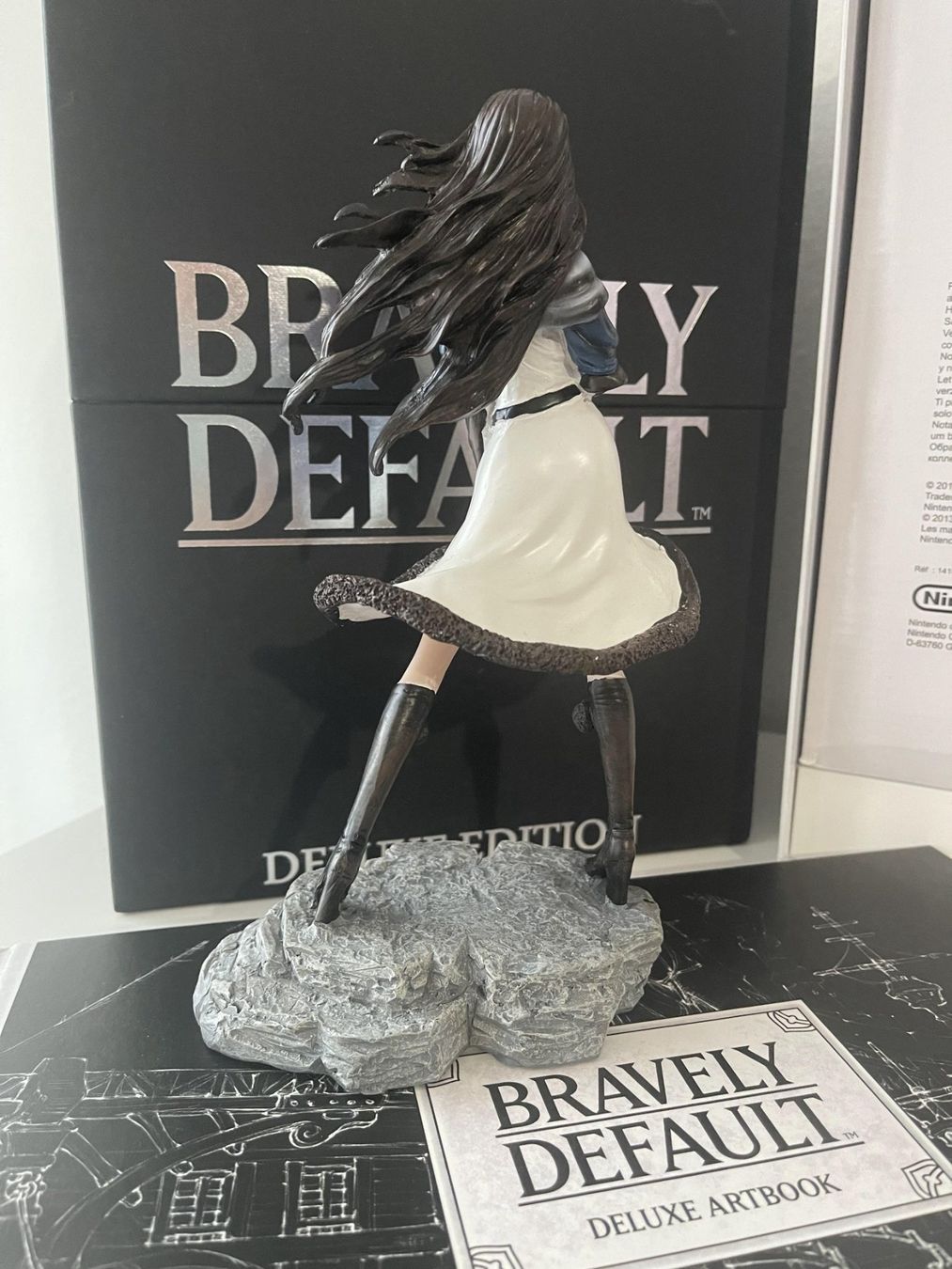 Statuette: Bravely Default –Deluxe Edition – Nuovo e nell'imballaggio originale da Fribourg venduto da C.Garcia 3