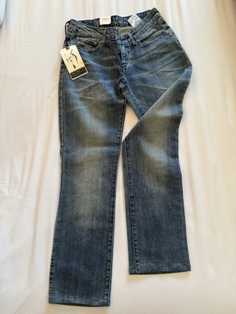 Levi's Women's Jeans W28 L34 New with Tags, Straight leg