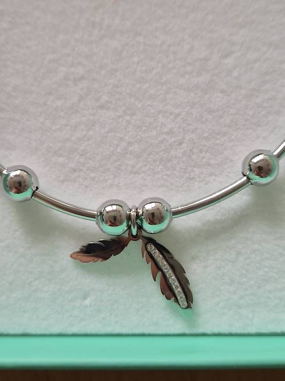 Bracciali & Braccialetti: Armreif Silber mit Feder-Anhänger – Usato da Liebefeld venduto da lor_8d7v 2