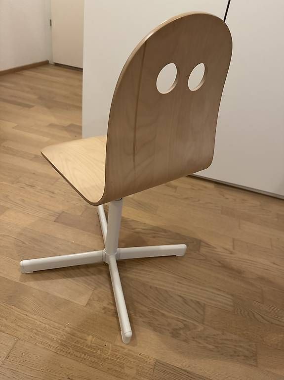 Ikea Stühle: Kinder Schreibtischstuhl – Gebraucht aus Emmenbrücke von Bellamamma
