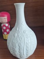 Vase en porcelaine Kaiser biscuit blanc  modèle 623