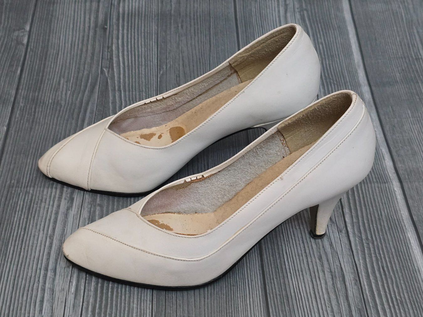 Scarpe da donna: 💞 Vintage Leder-Pumps - 37 - Cremeweiss – Usato da Thalwil venduto da VitaMini