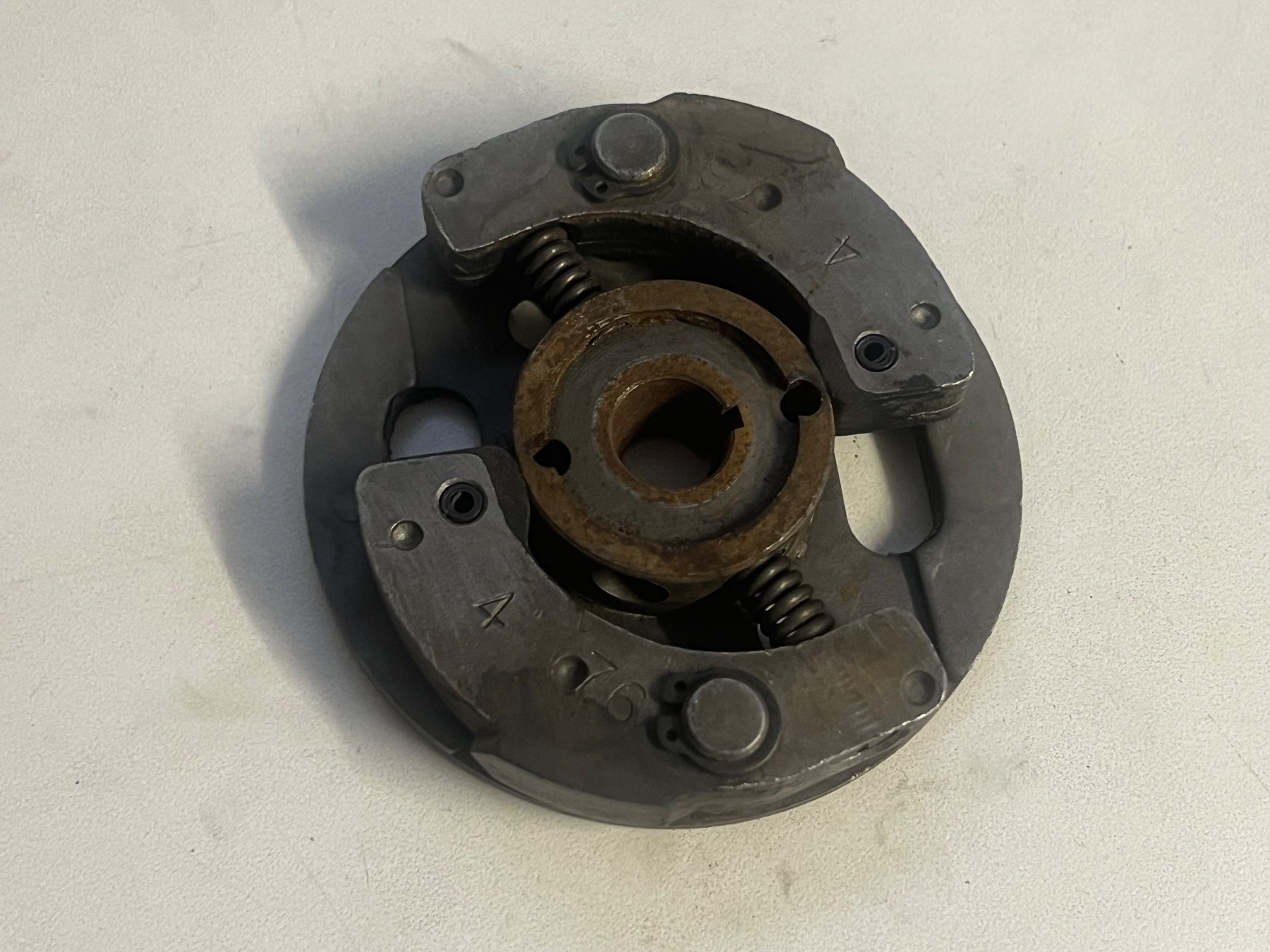 Puch Parti ricambio per ciclomotori: Puch Maxi E50 2 Backen Kupplung Motor – Usato da Steffisburg venduto da FlorianJohner