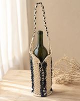Porte-bouteille bleu en macramé fait main