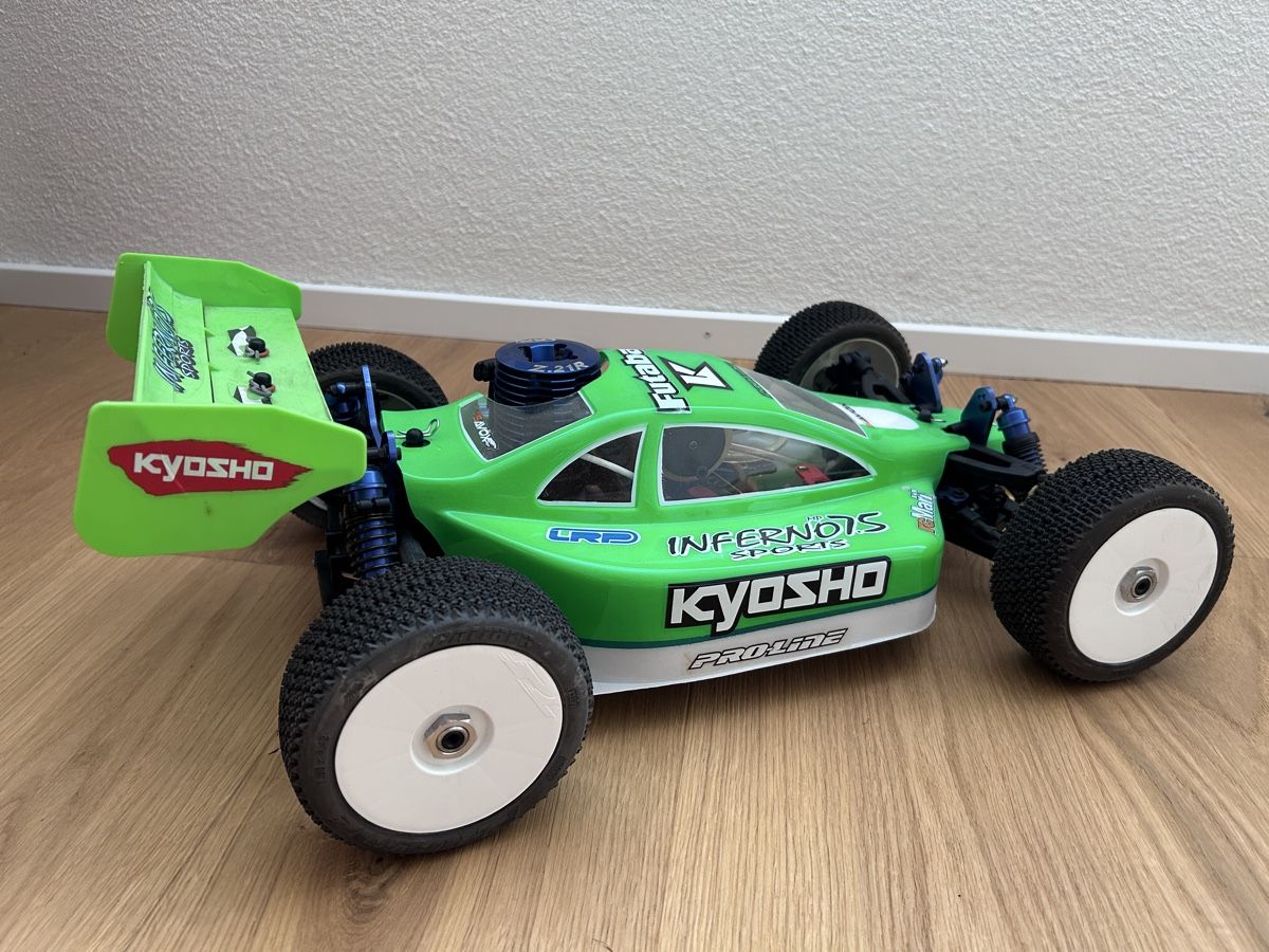 Kyosho Modellismo RC: Kyosho MP7.5 1/8 Nitro buggy – Usato da Kestenholz venduto da ask_9wxb 2