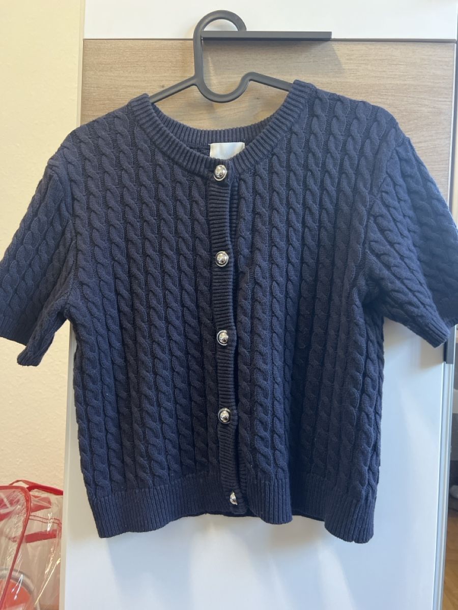 H&M Pulls & Sweat-shirts: Jäckchen – Neuf (Voir description) à Rorschach par Igsomm