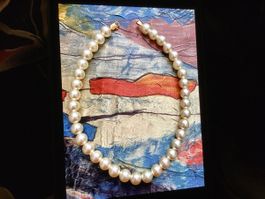 Elegante Perlenkette, zeitloser Schmuck für den Sommer!