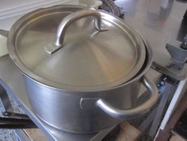 Marmite avec couvercle. inox 5L